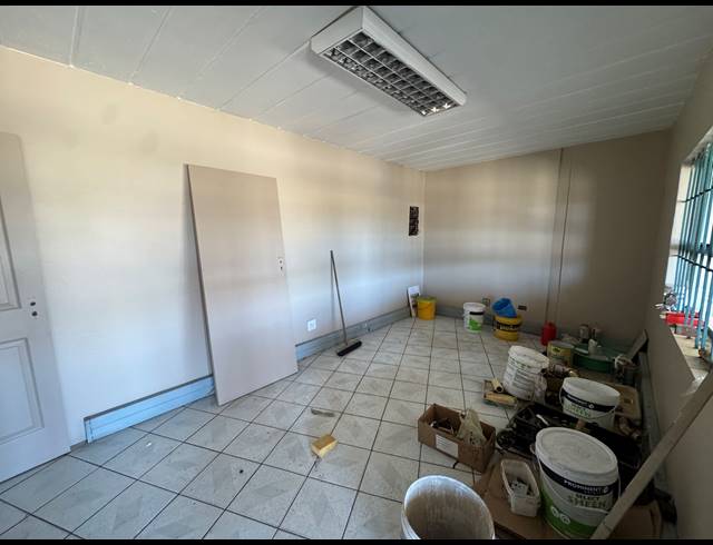 410M² WAREHOUSE TO LET IN STORMILL